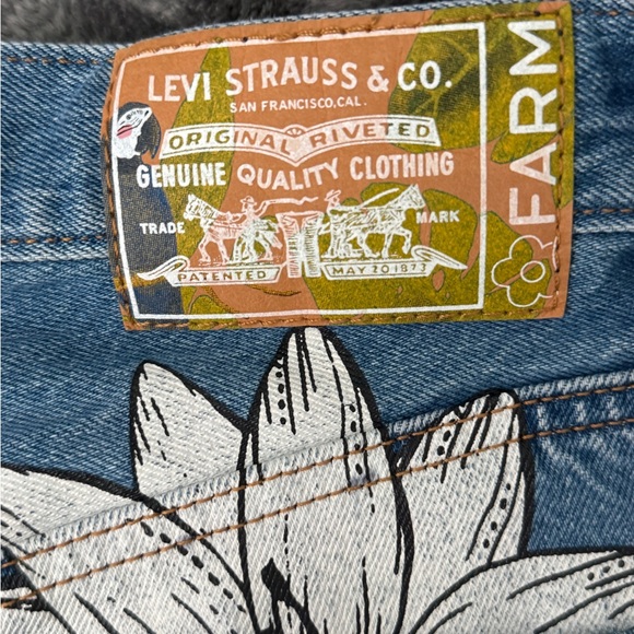 Levi’s Floral Blue Women's Size 27 Jeans - Picture 6 of 9